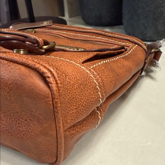 b.o.c. LEATHER CROSSBODY Messenger Bag NWT - Picture 5 of 11